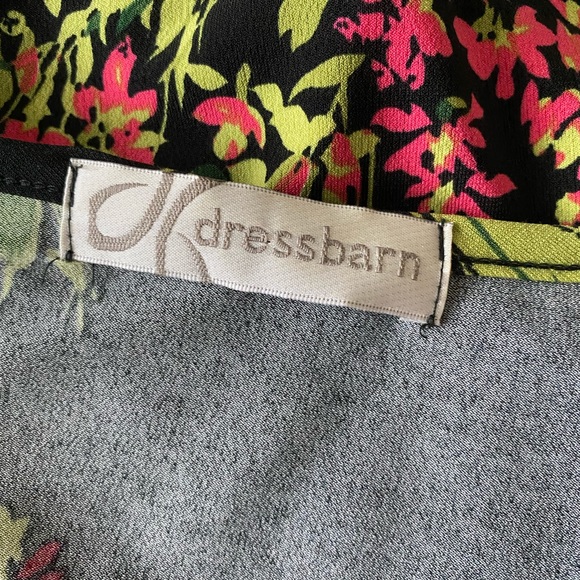 SALE🖤 Flower Blouse with pretty colors. - Picture 2 of 3